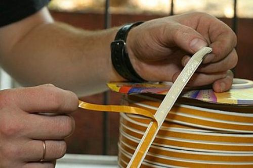 Лента поролоновая самоклеящаяся. Самоклеющаяся лента – все, что нужно знать