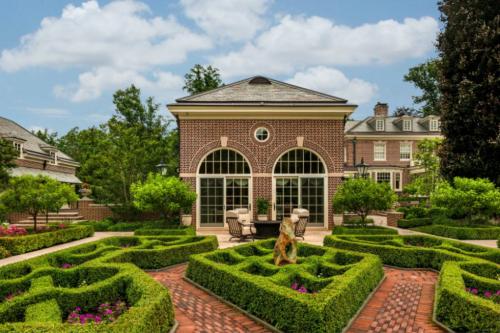 Зимний дом из кирпича. Примеры фасада домов