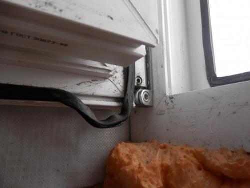 Как утеплить пластиковые окна изнутри. Почему дует из пластикового окна?