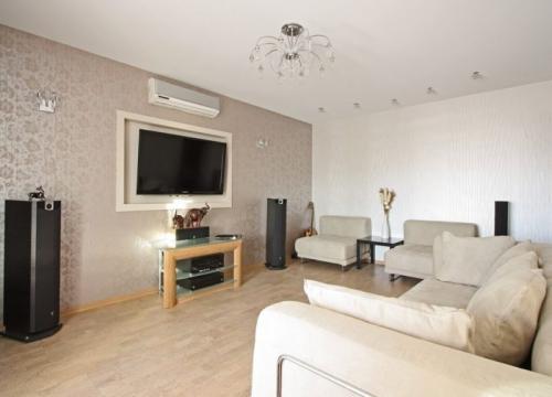 Обои на потолок в зал. Подобрать обои в зал: фото-примеры удачного оформления