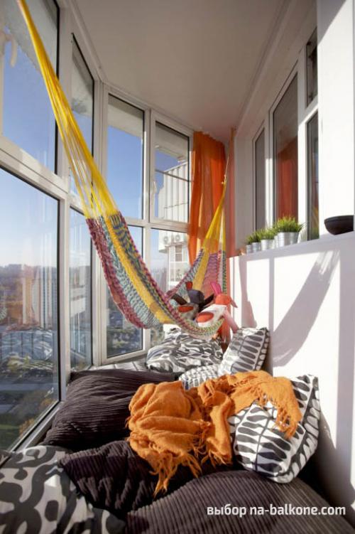 Как обустроить большую лоджию. 