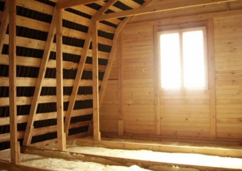 Утепление чердака старого дома. Как утеплить холодный чердак засыпными материалами