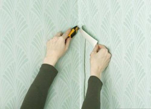 Оклейка углов флизелиновыми обоями. Ровные углы 12