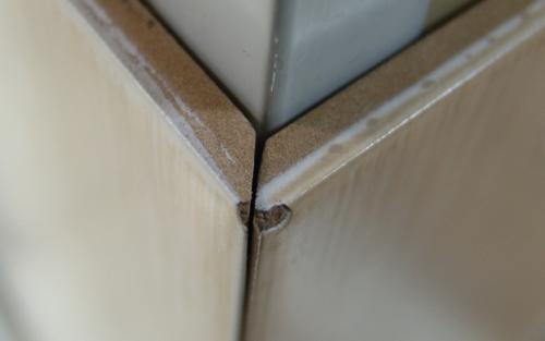 Как заделать сколы на плитке на полу. Ремонт плитки на полу: как заделать сколы