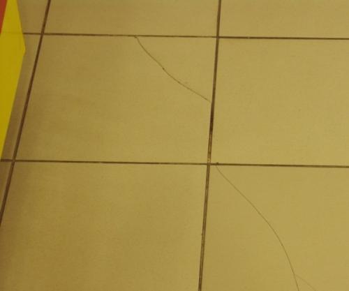 Восстановление глазури на плитке. Как самостоятельно исправить сколы на керамограните