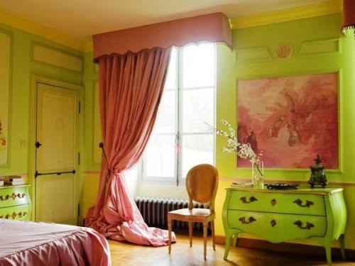 Шторы для спальни в зеленом цвете. Шторы и освещение