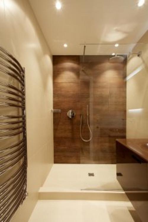 Дизайн душевой кабины без поддона. Плюсы