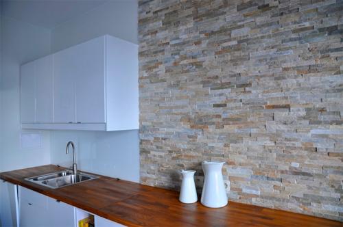 Фартук из дерева для кухни. Особенности деревянных фартуков 13 Фартук из дерева для кухни. Особенности деревянных фартуков 13