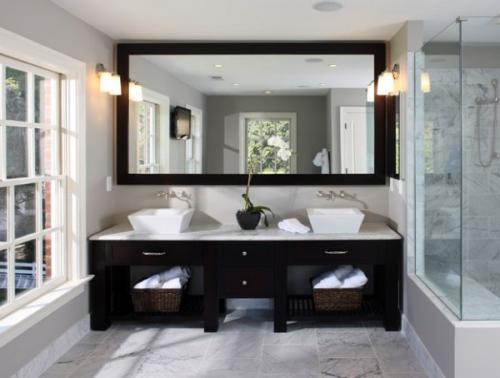 Полотенце для рук в ванной. Отражение элегантности