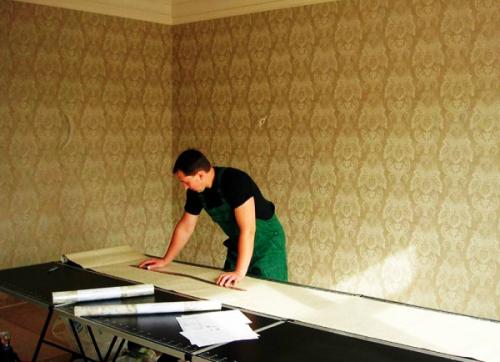 Как клеить обои флизелиновые. Поклейка обоев: основы технологии