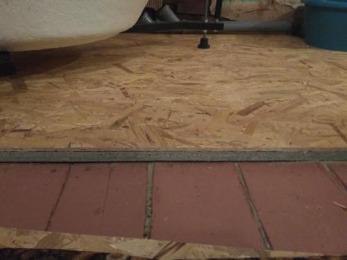 Как выровнять небольшие неровности пола. Как сгладить небольшие неровности пола: самый легкий способ