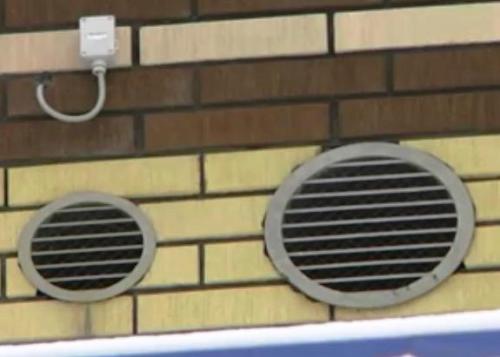 Естественная вытяжка в стене. Виды и особенности