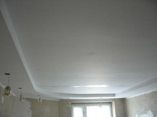 Как убрать полосы от валика после покраски. Как избавиться от полос на потолке после покраски