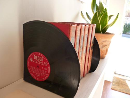 Пластинки виниловые в интерьере. 7 интерьерных обновок которые можно сделать из старых виниловых пластинок