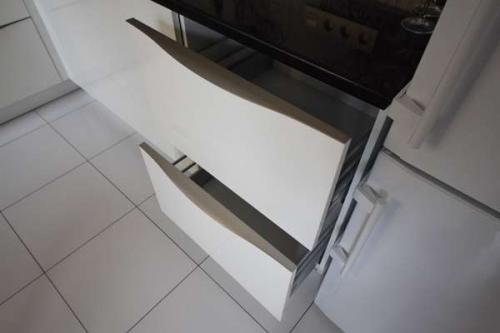 Система открывания дверей без ручек. Push-to-open 02