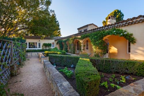 Интерьер дачного дома в стиле прованс. Особенности фасада дома в стиле прованс