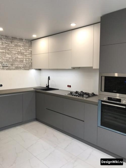 Кухонный гарнитур до потолка. Кухонные гарнитуры со шкафами от самого верха 06 Кухонный гарнитур до потолка. Кухонные гарнитуры со шкафами от самого верха 06