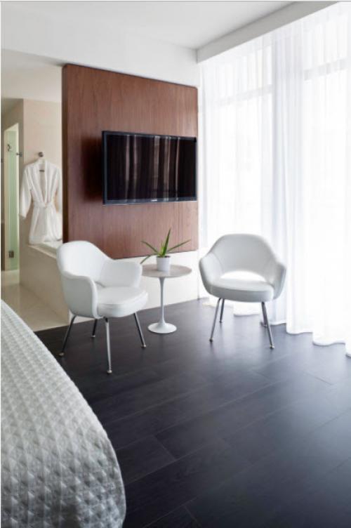 Как можно расположить картины над диваном. 5 ошибок размещения картин на стенах 18