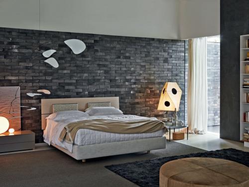 Сочетание дерева и кирпича в интерьере. Отделка стен кирпичом в спальне
