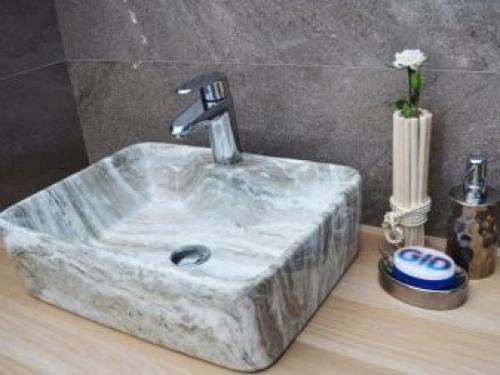 Фаянс или литой мрамор, что лучше. Преимущества и недостатки 24 Фаянс или литой мрамор, что лучше. Преимущества и недостатки 24