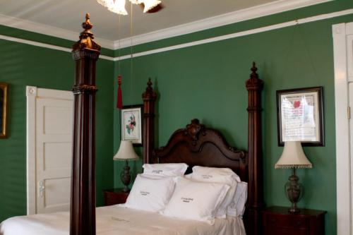 Спальня в бежево зеленых тонах. Зелень в разных стилях