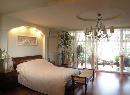 Лепнина в спальне над кроватью. Арка над кроватью в спальне