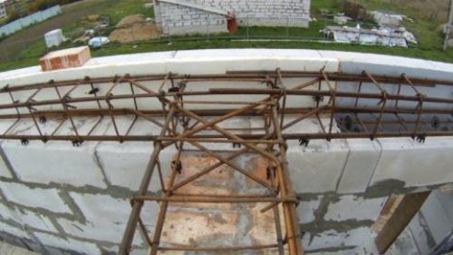 Деревянное перекрытие между этажами в доме из газобетона. Особенности монтажа деревянных балок перекрытий в газобетонном доме