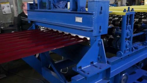 Ломаная крыша из профнастила. Как покрыть крышу профнастилом своими руками пошаговая инструкция