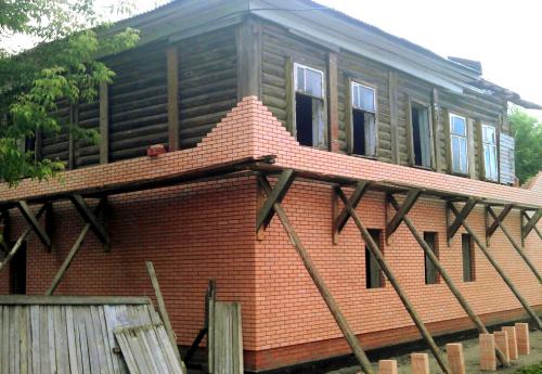Деревянный дом обложенный кирпичом плюсы.и минусы. Обкладка деревянного дома кирпичом – плюсы, минусы, особенности