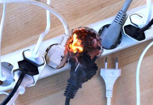 Проводка в деревянном доме под штукатуркой. Как проложить кабель в деревянном доме.