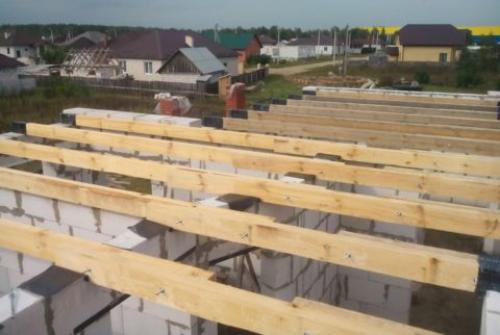 Деревянное перекрытие между этажами в доме из газобетона. Особенности монтажа деревянных балок перекрытий в газобетонном доме