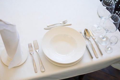 Как изысканно накрыть стол. Правила сервировки