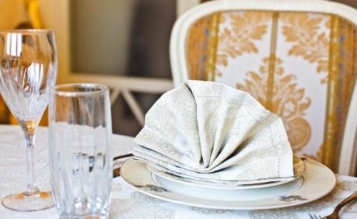 Как изысканно накрыть стол. Правила сервировки