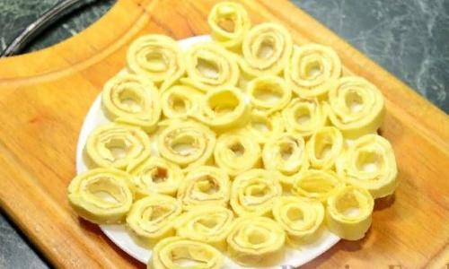 Как накрыть праздничный стол на день рождения. Праздничный салат «Шарлотка» на день рождения