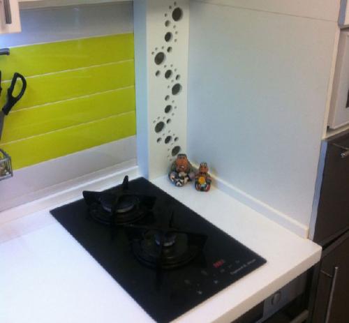 Мешает газовая труба на кухне. Способы задекорировать газовую трубу