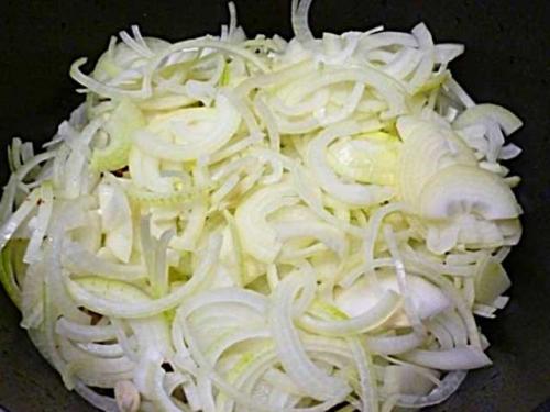 Как правильно приготовить печенку. Говяжья печень, приготовленная с морковью и луком в подливке