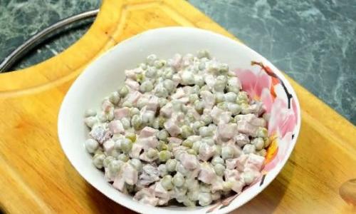 Как накрыть праздничный стол на день рождения. Праздничный салат «Шарлотка» на день рождения