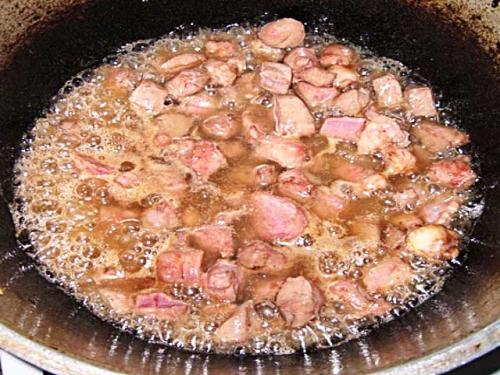 Как правильно приготовить печенку. Говяжья печень, приготовленная с морковью и луком в подливке