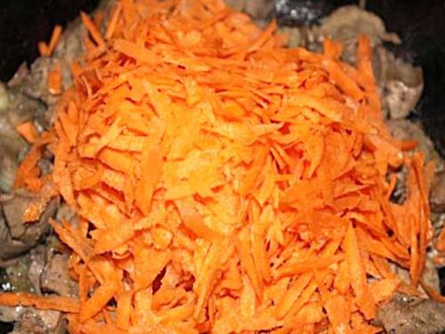 Как правильно приготовить печенку. Говяжья печень, приготовленная с морковью и луком в подливке