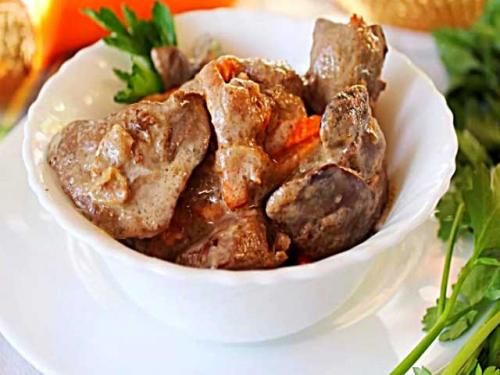 Как правильно приготовить печенку. Говяжья печень, приготовленная с морковью и луком в подливке