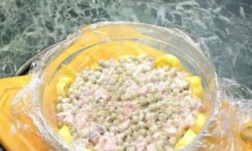 Как накрыть праздничный стол на день рождения. Праздничный салат «Шарлотка» на день рождения