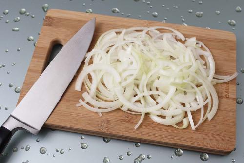 Как приготовить печень в сметане. Как приготовить говяжью печень в сметане с луком — рецепт печени говяжьей, тушенной в сметане на сковороде, с пошаговыми фото