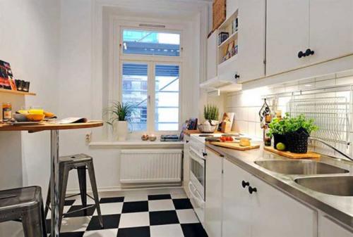 Дизайн кухни в зеленом цвете 8 кв. Планировка