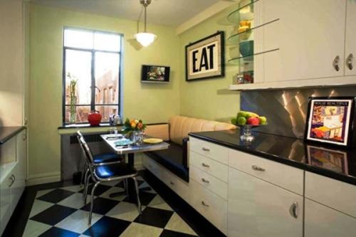 Дизайн кухни с диваном. Как удачнее всего расположить диван на маленькой кухне