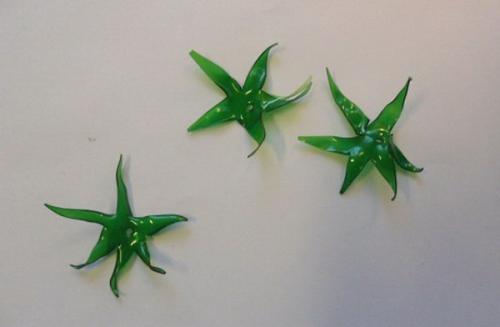 Ромашки из бутылок пластиковых. Белые ромашки из пластиковых бутылок