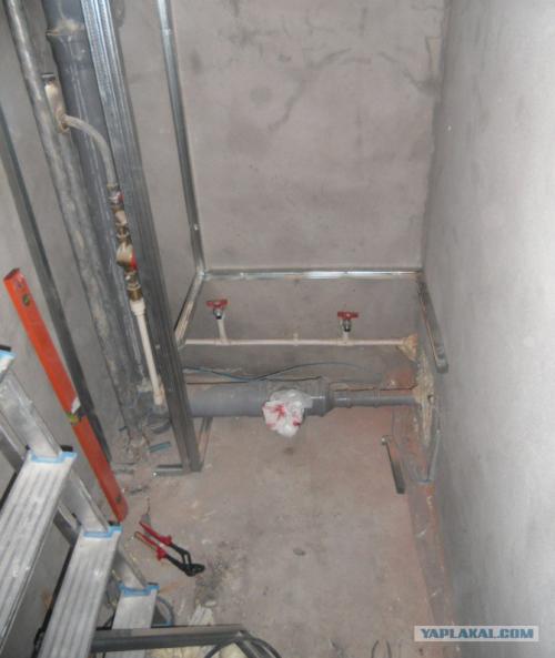 Как замаскировать люк в туалете. Короб для труб в туалете