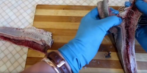 Как почистить селедку от мелких костей. Как правильно и быстро почистить селедку от костей: простая пошаговая инструкция