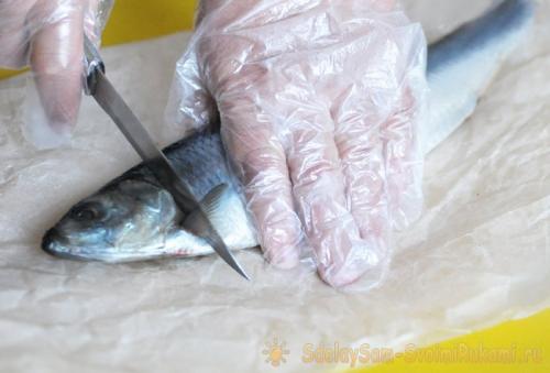 Как быстро отделить селедку от костей и шкуры. Пошаговый план действий по очистке селедочки