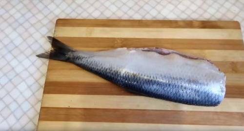 Как почистить селедку от мелких костей. Как правильно и быстро почистить селедку от костей: простая пошаговая инструкция