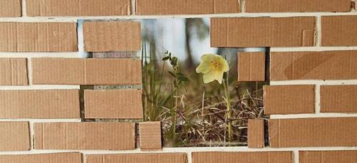 Имитация кирпичной стены из картона. Декор интерьера. Стены под кирпич своими руками из картонных коробок.